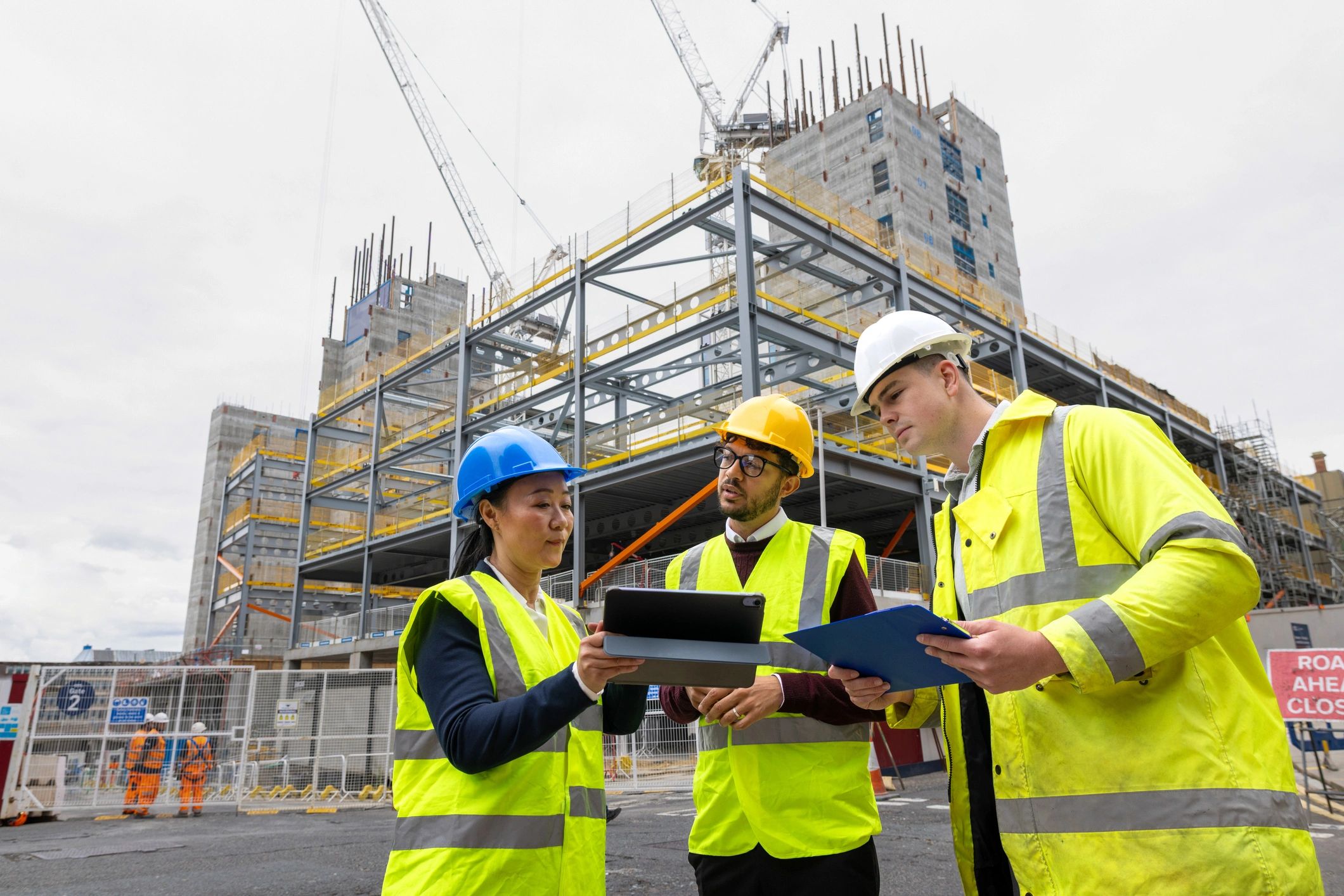 Construction professionals wearing PPE at a worksite